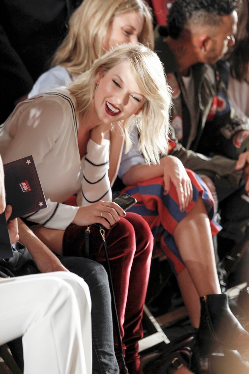 Taylor Swift at #TOMMYNOW Women's Runway Show — photo 110