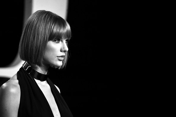 Taylor Swift at 2016 Vanity Fair Oscar Party — photo 79