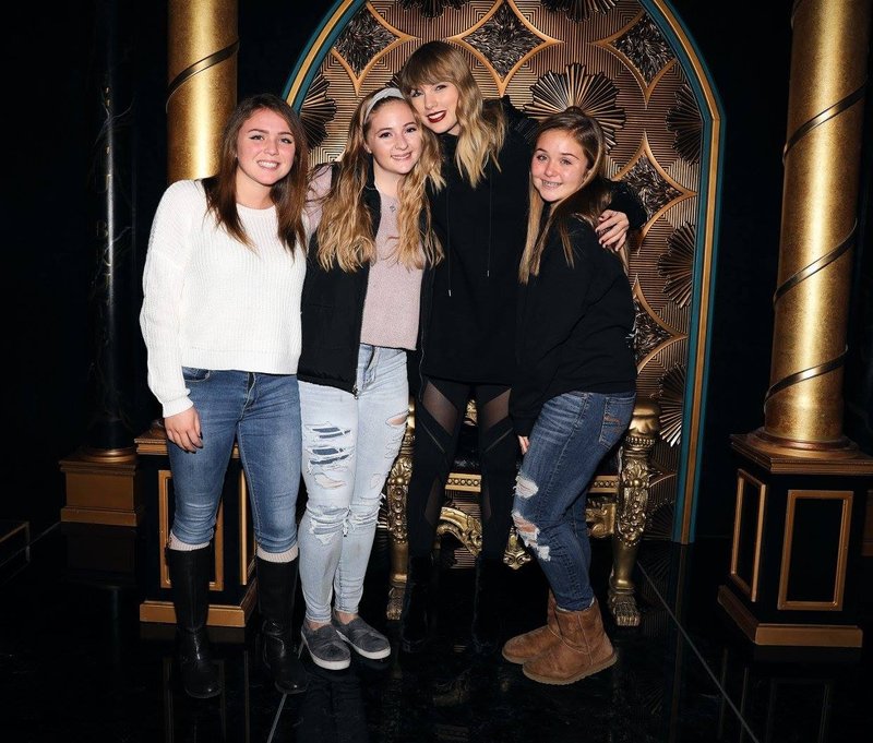 reputation Pop Up hosted by Taylor Swift NOW