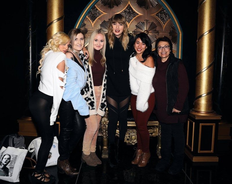 Taylor Swift at reputation Pop Up hosted by Taylor Swift NOW — photo 3