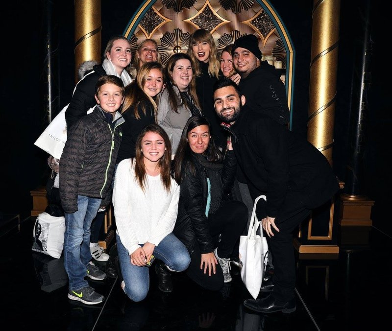 Taylor Swift at reputation Pop Up hosted by Taylor Swift NOW — photo 9