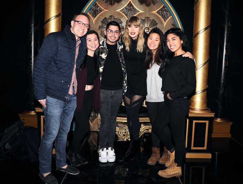 Taylor Swift at reputation Pop Up hosted by Taylor Swift NOW — photo 11