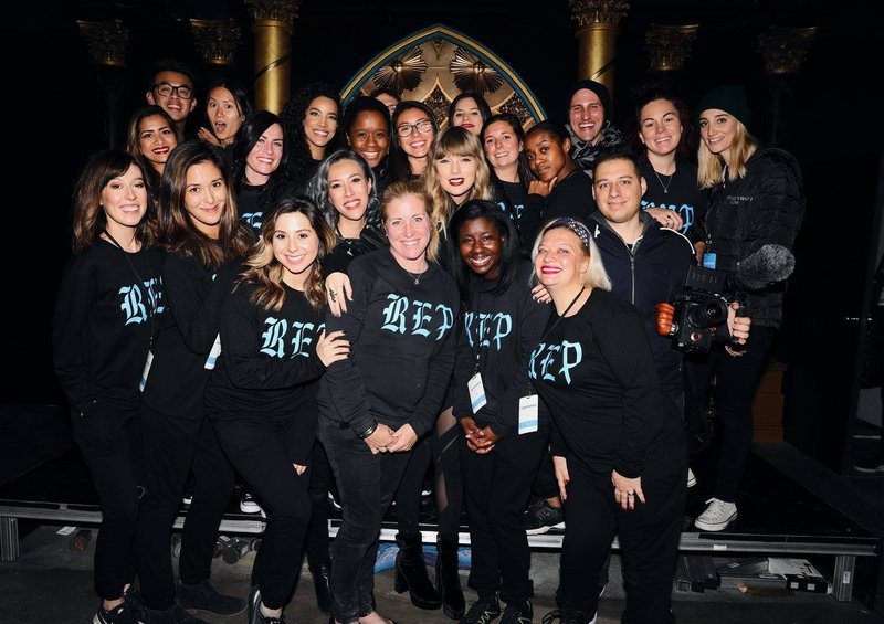 Taylor Swift at reputation Pop Up hosted by Taylor Swift NOW — photo 13