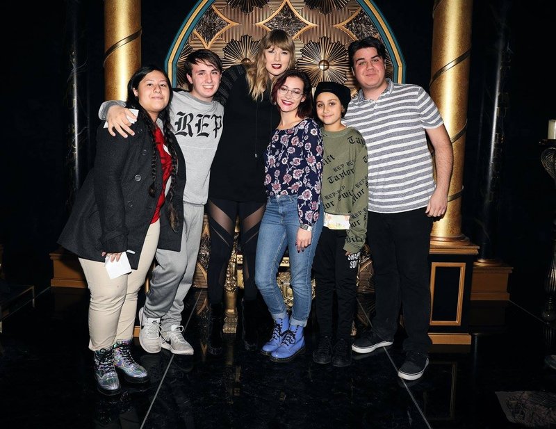 Taylor Swift at reputation Pop Up hosted by Taylor Swift NOW — photo 16