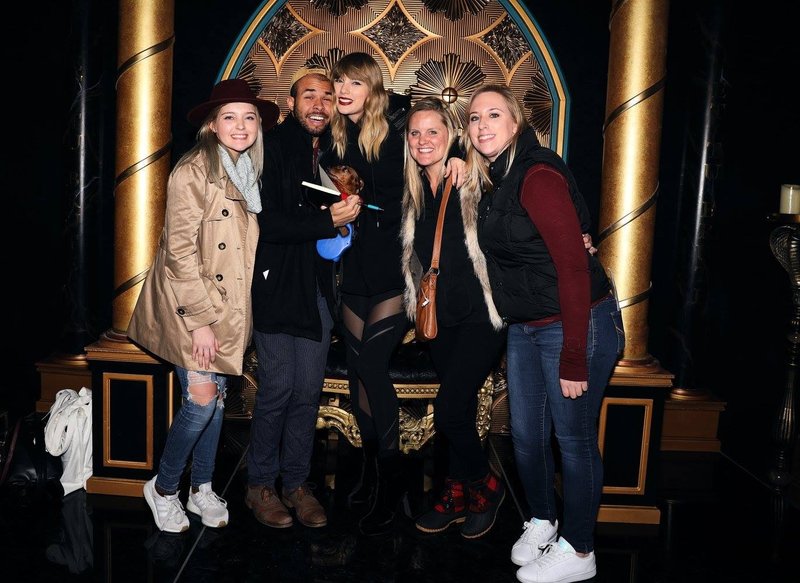 Taylor Swift at reputation Pop Up hosted by Taylor Swift NOW — photo 17