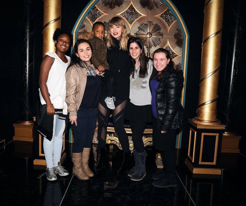 Taylor Swift at reputation Pop Up hosted by Taylor Swift NOW — photo 18