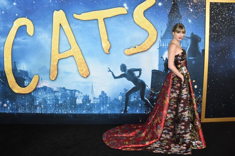 Taylor Swift at "Cats" World Premiere — photo 5
