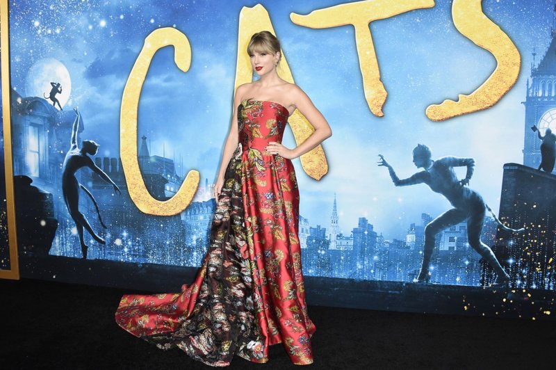 Taylor Swift at "Cats" World Premiere — photo 12