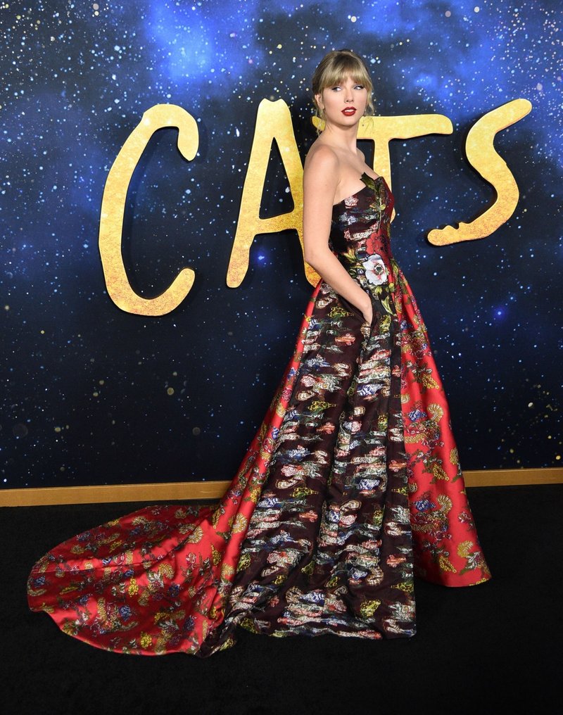 Taylor Swift at "Cats" World Premiere — photo 23