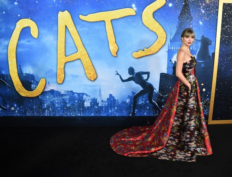 Taylor Swift at "Cats" World Premiere — photo 26