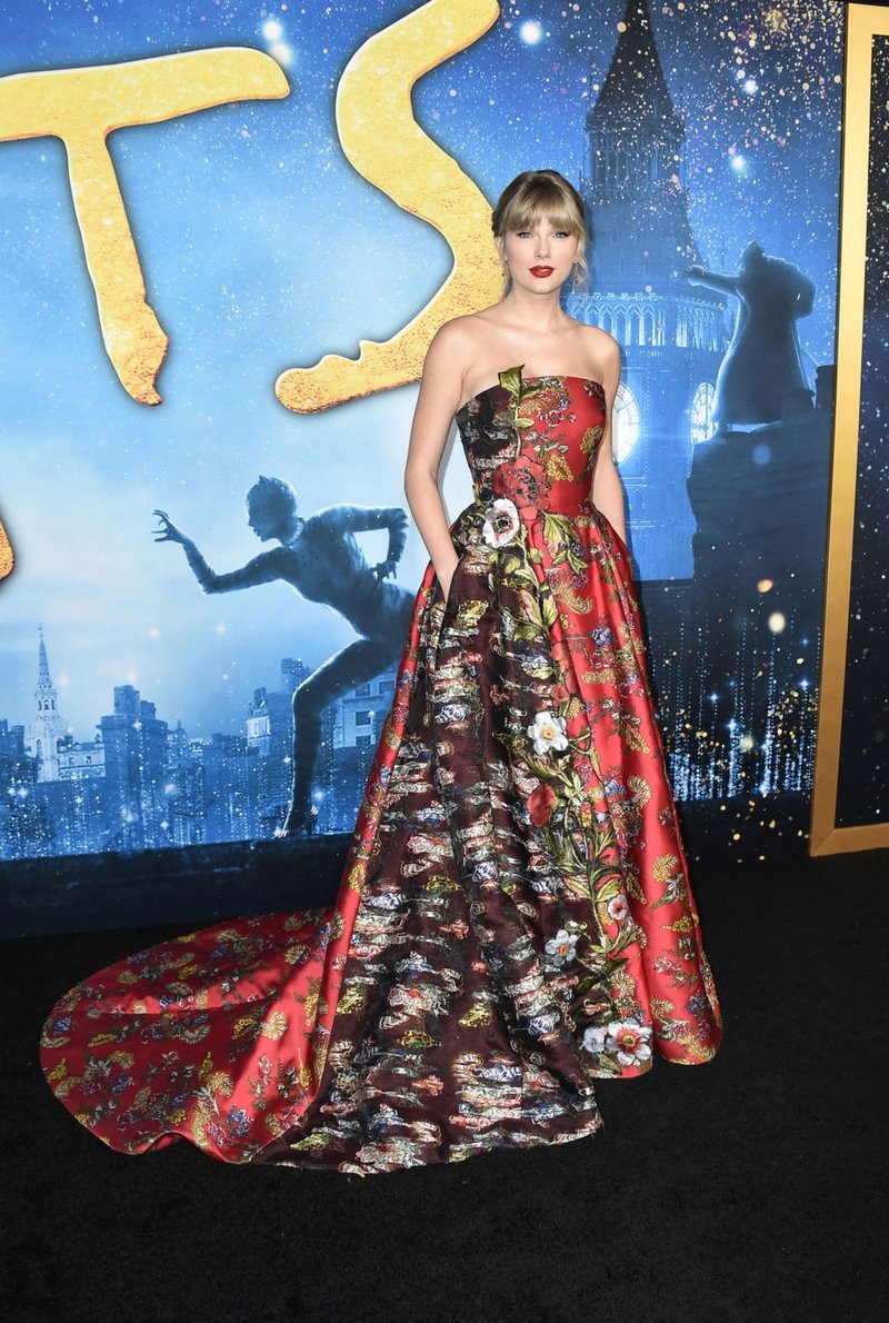 Taylor Swift at "Cats" World Premiere — photo 28