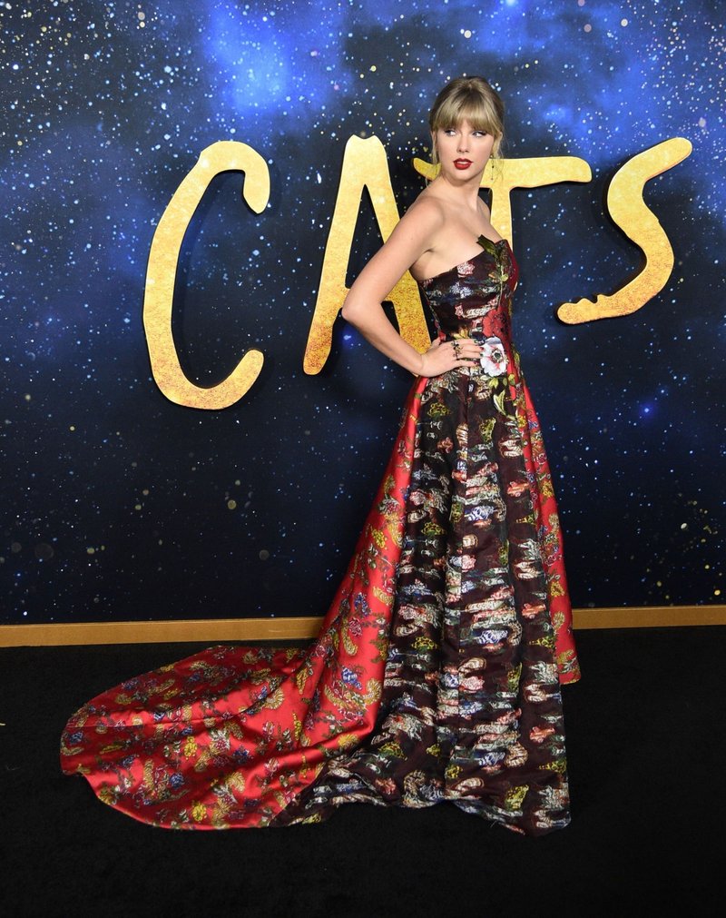 Taylor Swift at "Cats" World Premiere — photo 29