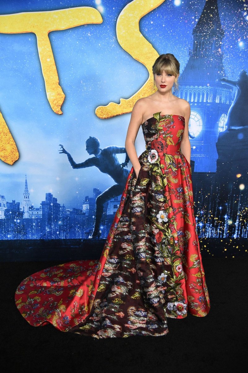Taylor Swift at "Cats" World Premiere — photo 31