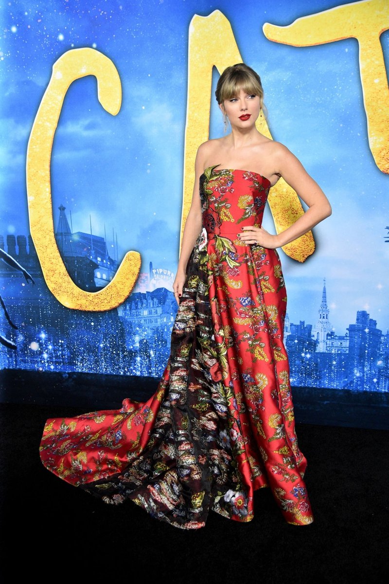 Taylor Swift at "Cats" World Premiere — photo 32