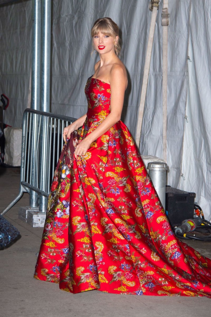 Taylor Swift at "Cats" World Premiere — photo 46