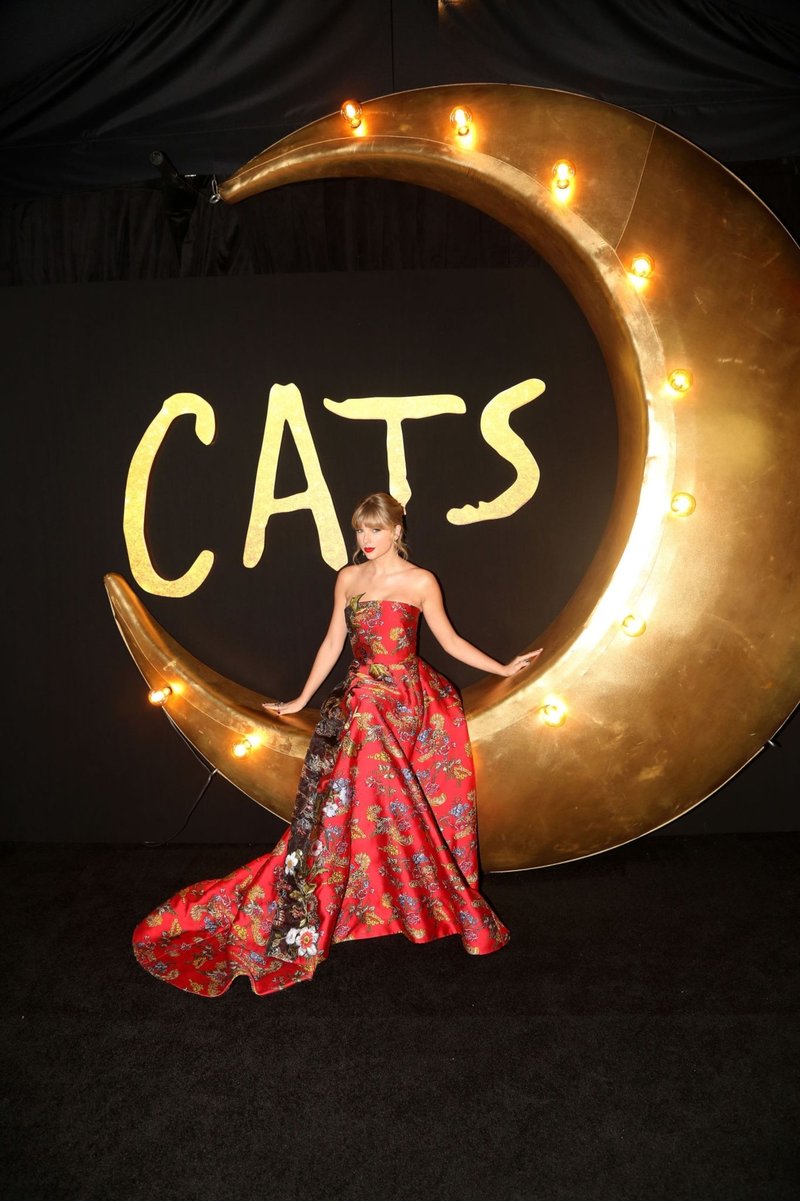 Taylor Swift at "Cats" World Premiere — photo 51