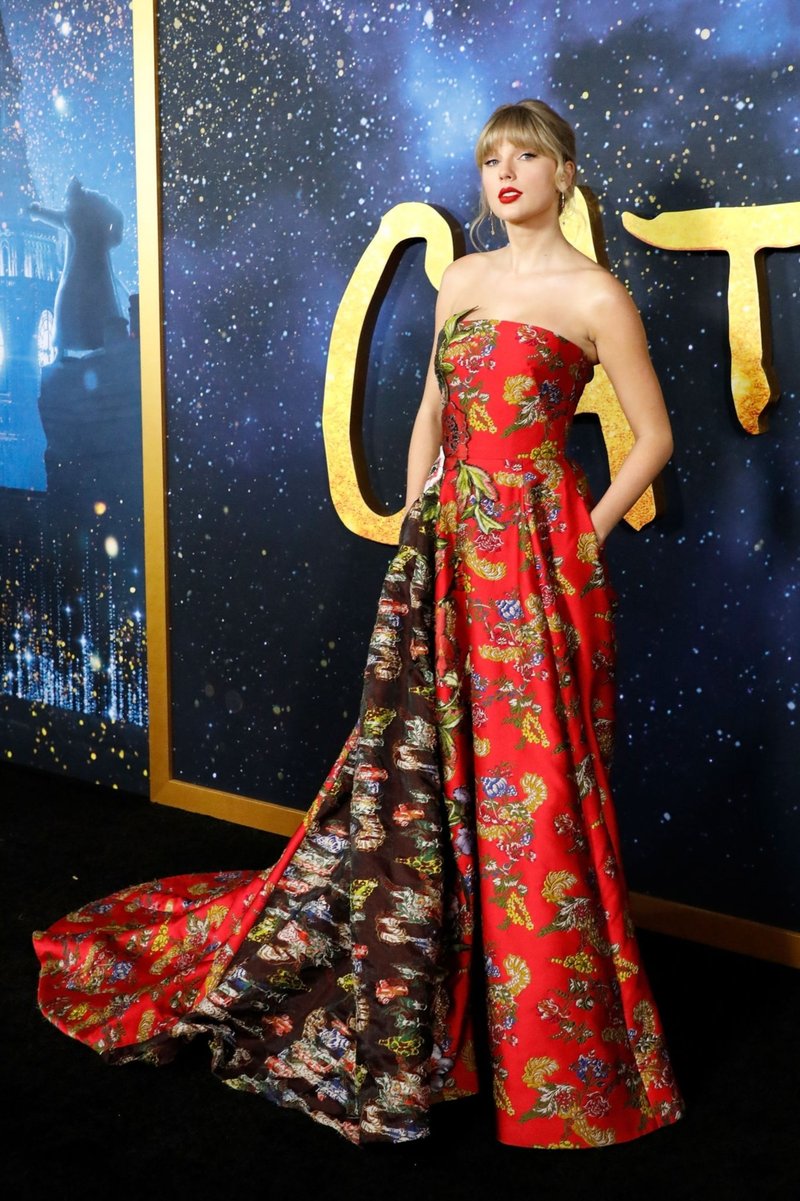 Taylor Swift at "Cats" World Premiere — photo 85