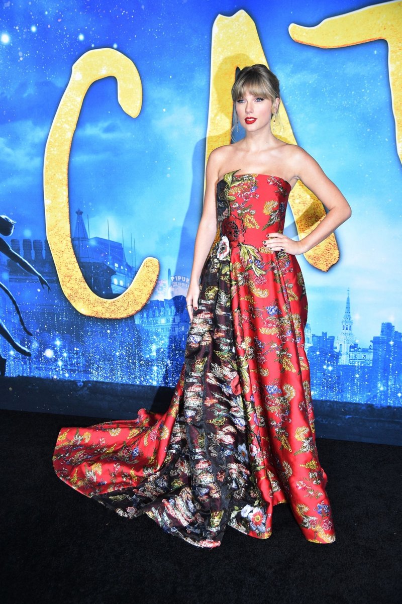 Taylor Swift at "Cats" World Premiere — photo 98