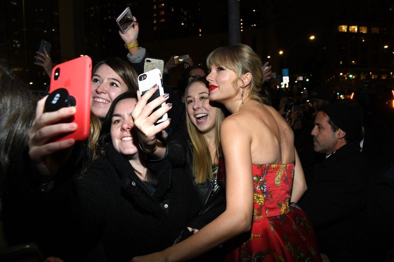 Taylor Swift at "Cats" World Premiere — photo 131