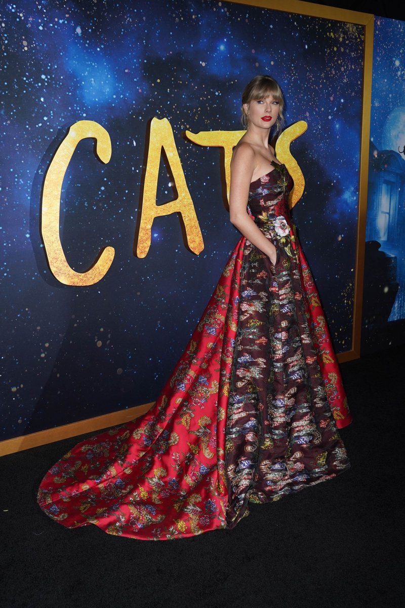 Taylor Swift at "Cats" World Premiere — photo 275