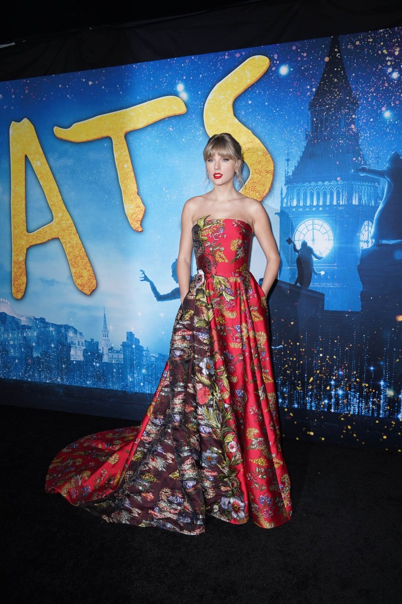 Taylor Swift at "Cats" World Premiere — photo 278