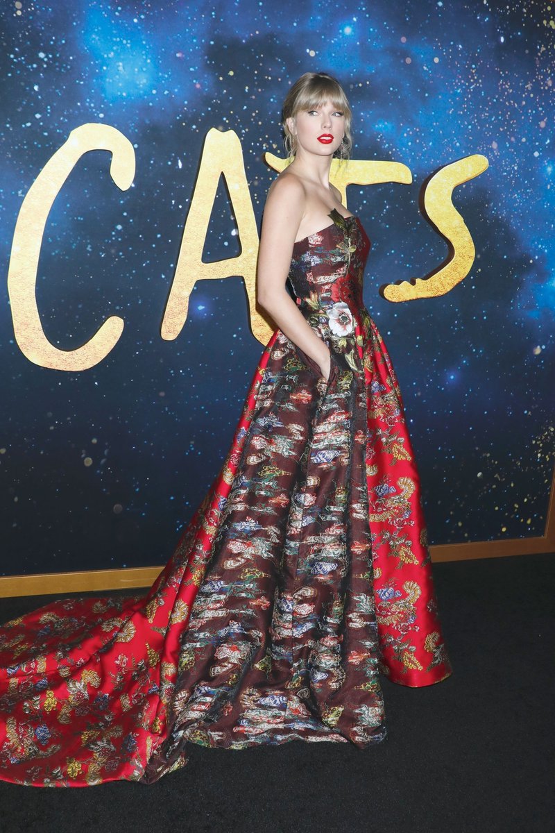 Taylor Swift at "Cats" World Premiere — photo 412