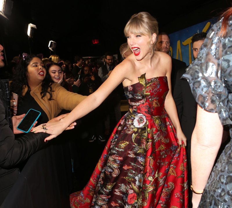 Taylor Swift at "Cats" World Premiere — photo 431