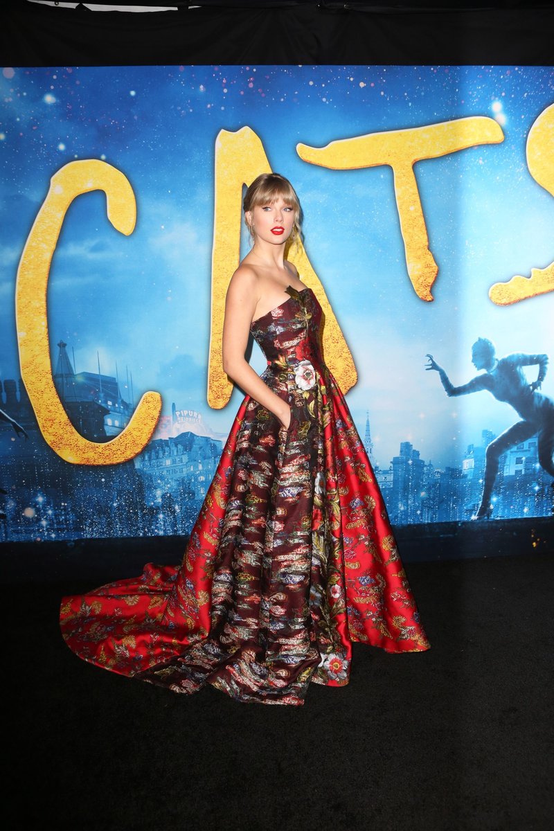 Taylor Swift at "Cats" World Premiere — photo 436