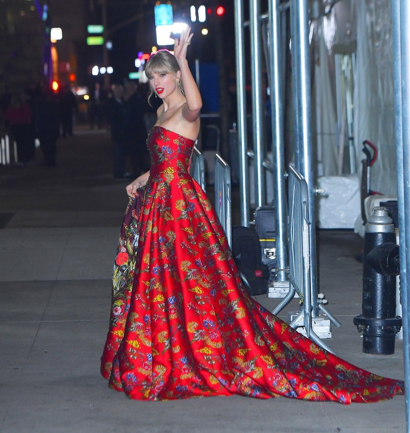 Taylor Swift at "Cats" World Premiere — photo 451