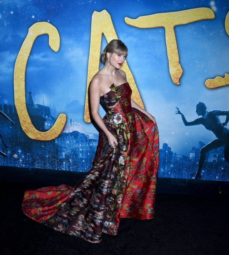Taylor Swift at "Cats" World Premiere — photo 500