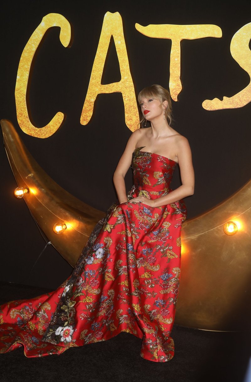 Taylor Swift at "Cats" World Premiere — photo 539