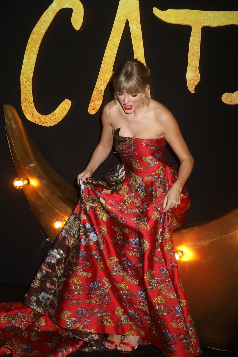 Taylor Swift at "Cats" World Premiere — photo 542