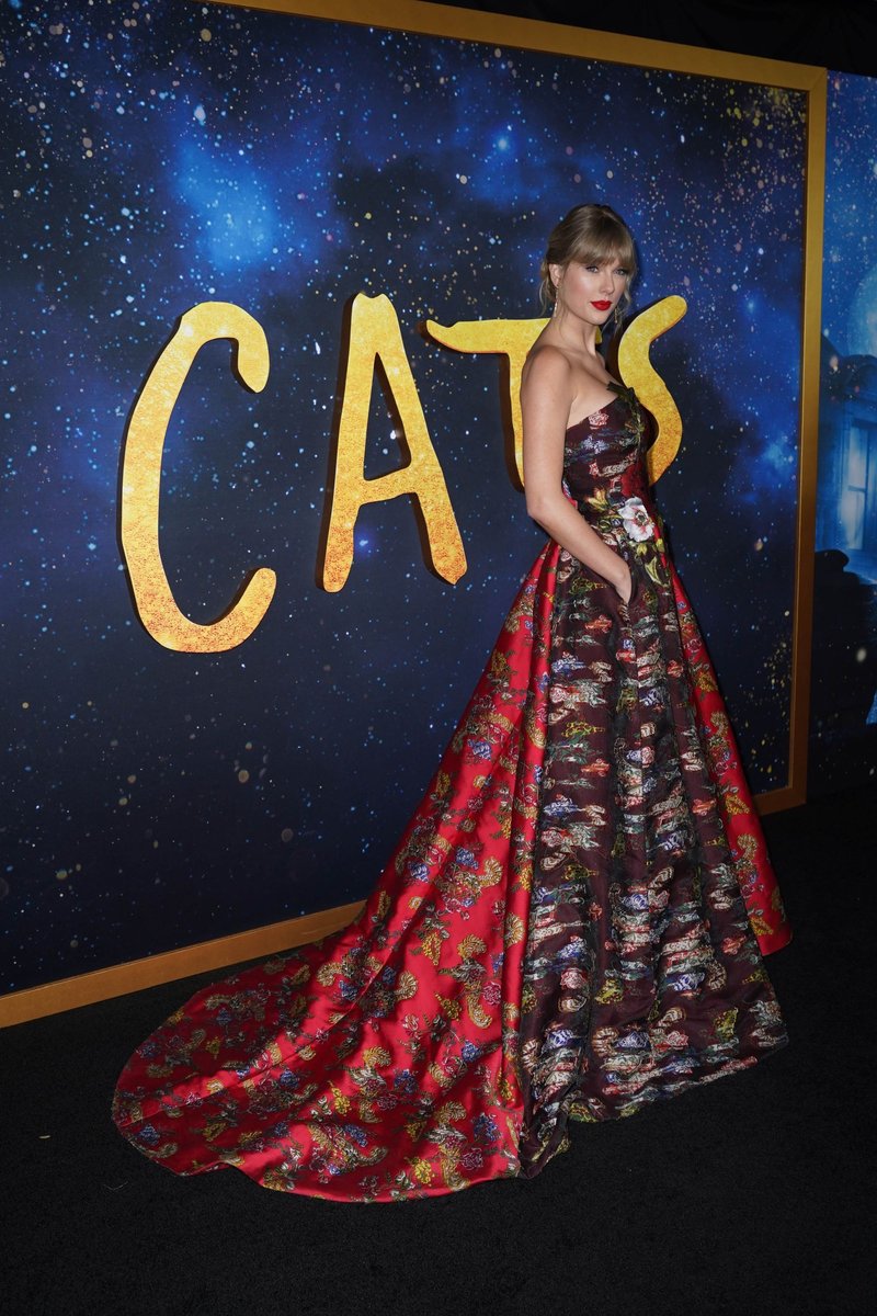 Taylor Swift at "Cats" World Premiere — photo 559