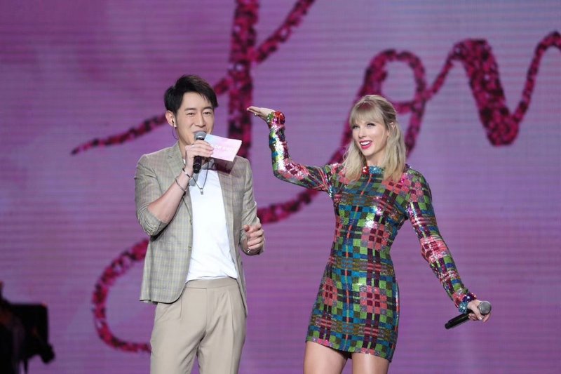 Taylor Swift at China Fan Event — photo 6