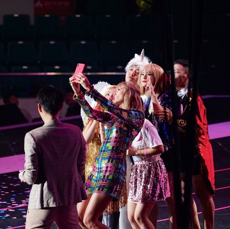 Taylor Swift at China Fan Event — photo 9