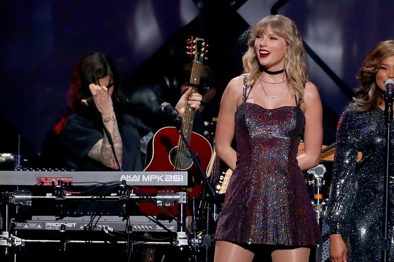 Taylor Swift at iHeartRadio's Z100 Jingle Ball 2019 — photo 11