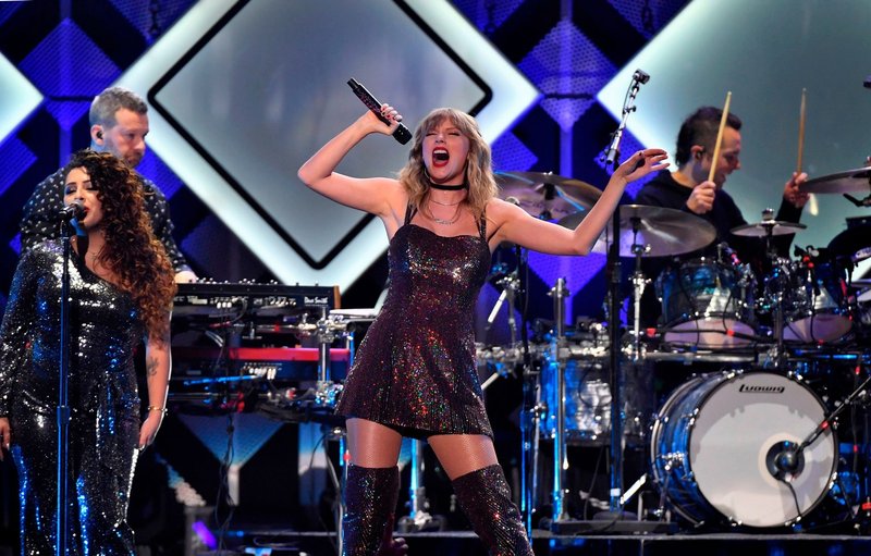 Taylor Swift at iHeartRadio's Z100 Jingle Ball 2019 — photo 61