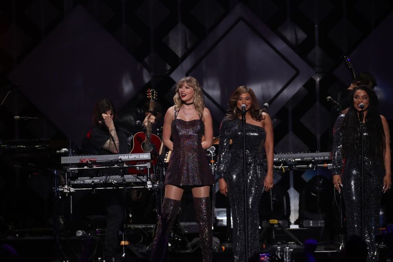 Taylor Swift at iHeartRadio's Z100 Jingle Ball 2019 — photo 78