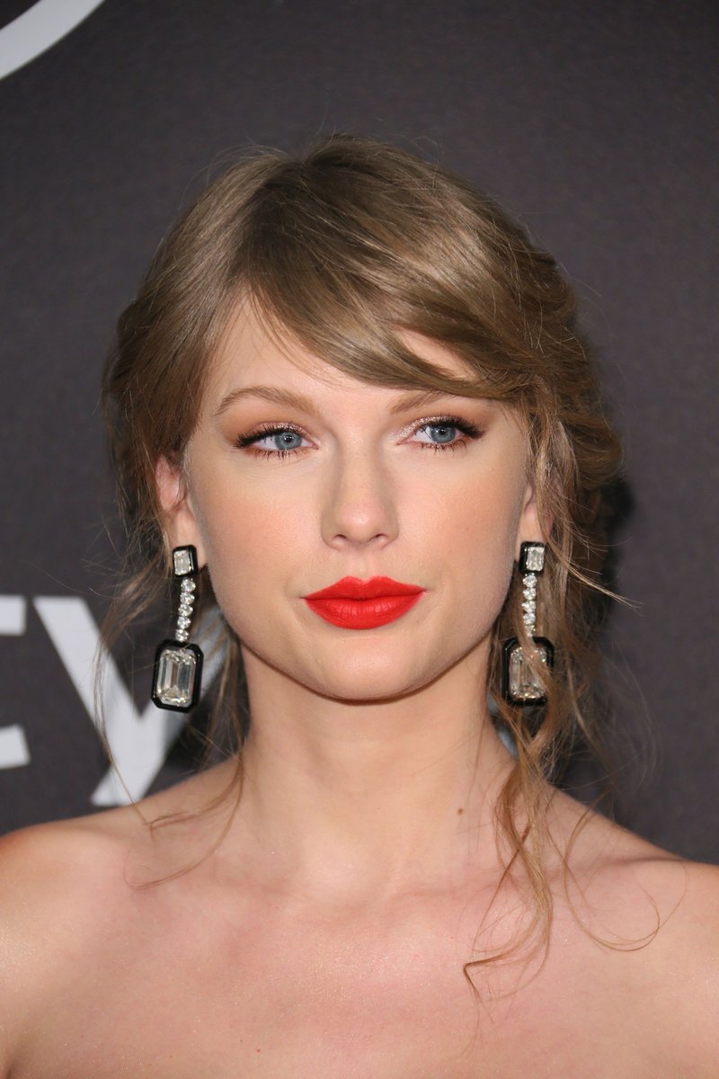 Taylor Swift at InStyle And Warner Bros. Golden Globes After Party — photo 4