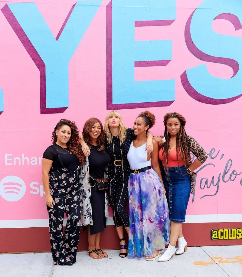 Taylor Swift at Visiting the 'Cruel Summer' Mural in Brooklyn, New York City — photo 6