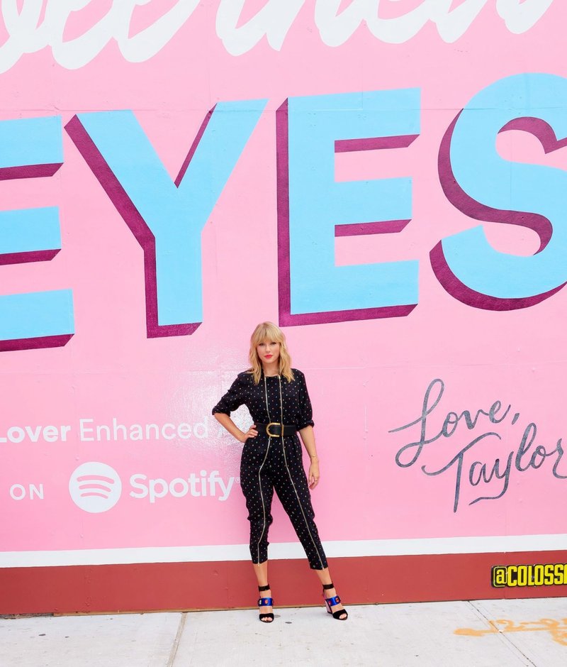 Taylor Swift at Visiting the 'Cruel Summer' Mural in Brooklyn, New York City — photo 11