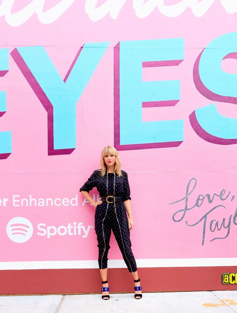 Taylor Swift at Visiting the 'Cruel Summer' Mural in Brooklyn, New York City — photo 13