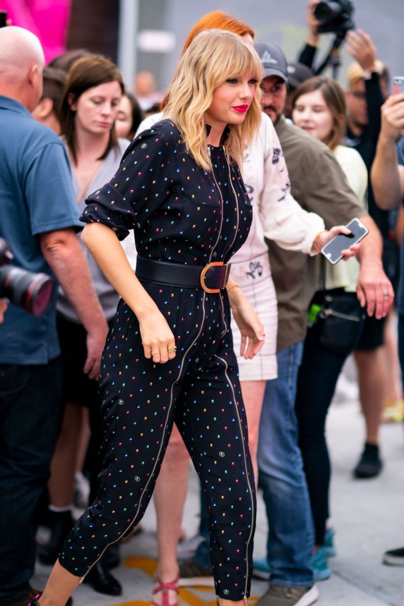 Taylor Swift at Visiting the 'Cruel Summer' Mural in Brooklyn, New York City — photo 20