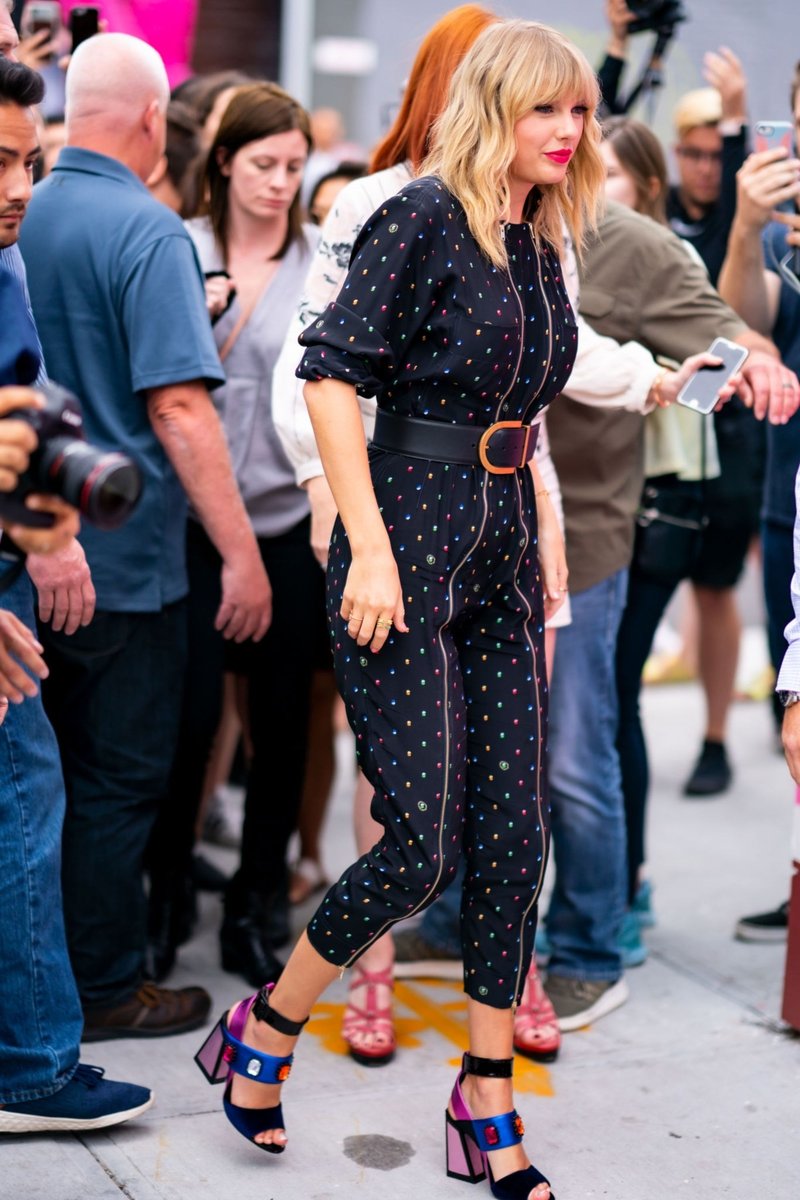 Taylor Swift at Visiting the 'Cruel Summer' Mural in Brooklyn, New York City — photo 21