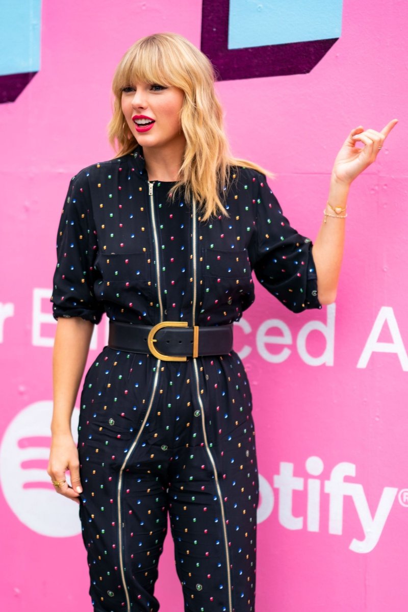 Taylor Swift at Visiting the 'Cruel Summer' Mural in Brooklyn, New York City — photo 23