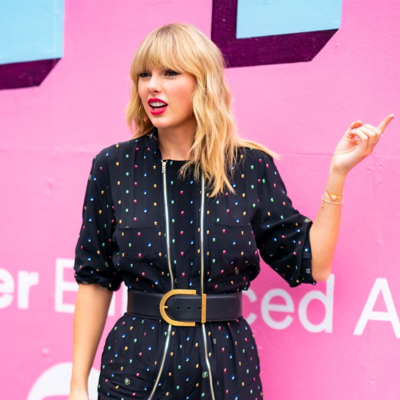 Taylor Swift at Visiting the 'Cruel Summer' Mural in Brooklyn, New York City — photo 24
