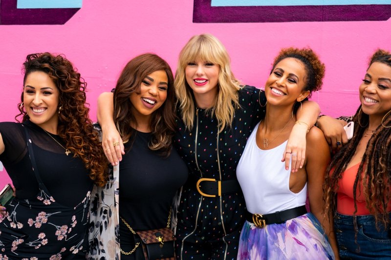 Taylor Swift at Visiting the 'Cruel Summer' Mural in Brooklyn, New York City — photo 31