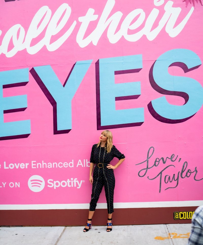 Taylor Swift at Visiting the 'Cruel Summer' Mural in Brooklyn, New York City — photo 38