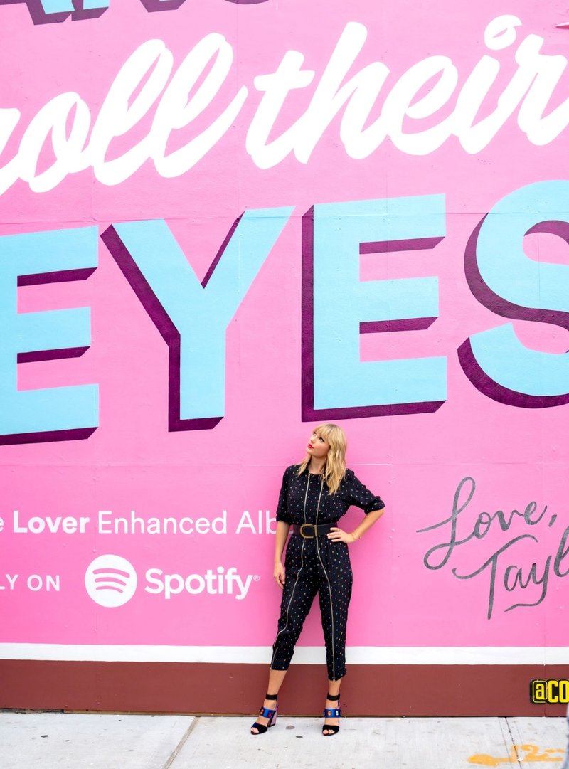 Taylor Swift at Visiting the 'Cruel Summer' Mural in Brooklyn, New York City — photo 39