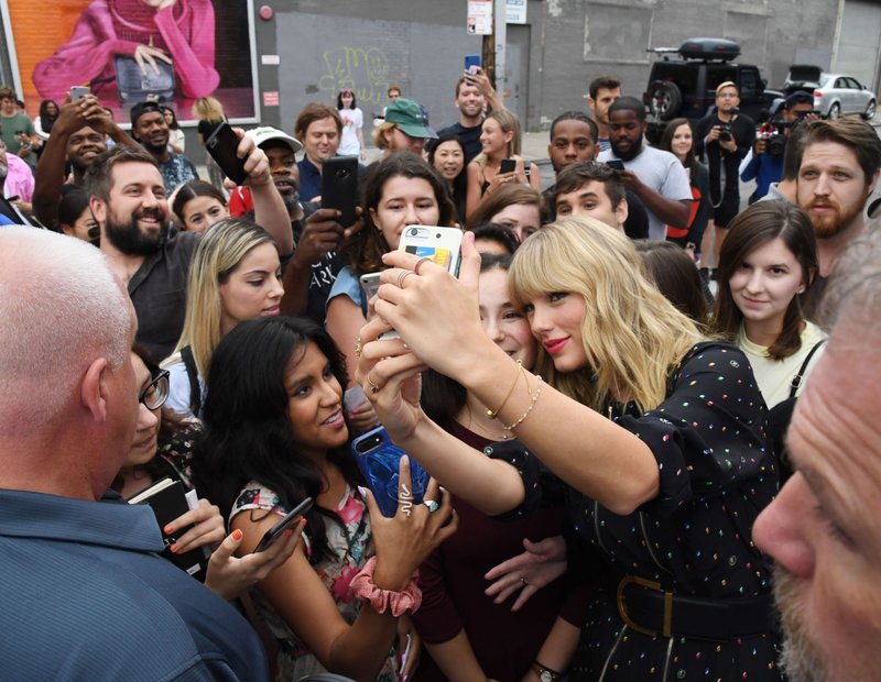 Taylor Swift at Visiting the 'Cruel Summer' Mural in Brooklyn, New York City — photo 46